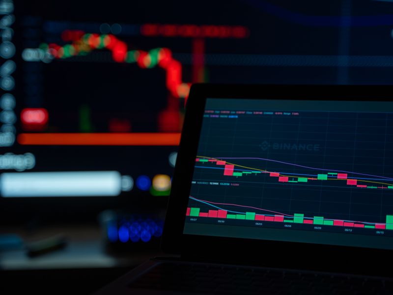 Dashboard di trading con ripartizione delle commissioni