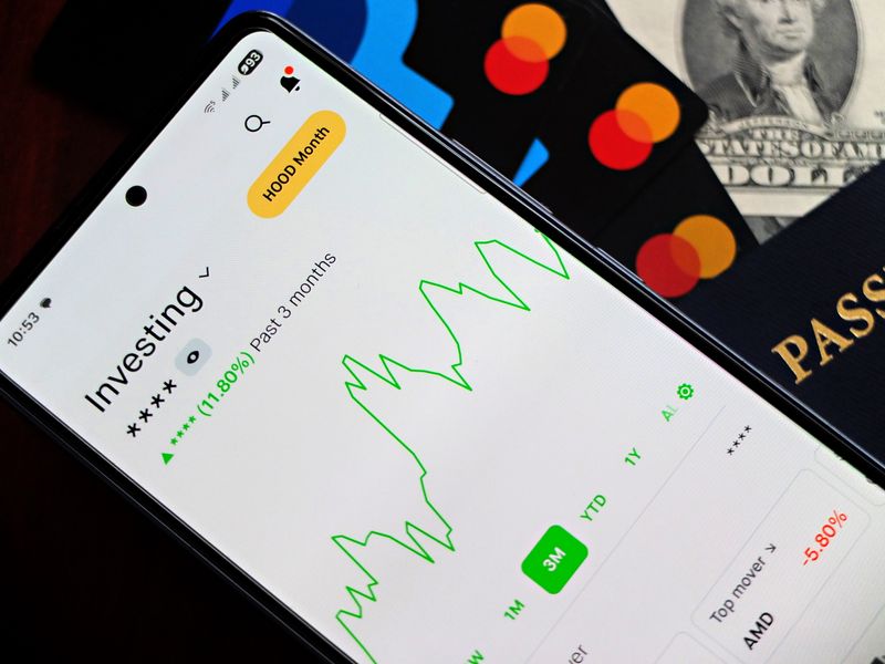 Schermata di allocazione del portafoglio con grafico a ciambella su app scura, bagliore neon viola, rappresentazione dell'interfaccia di Sapienza Invest Italia